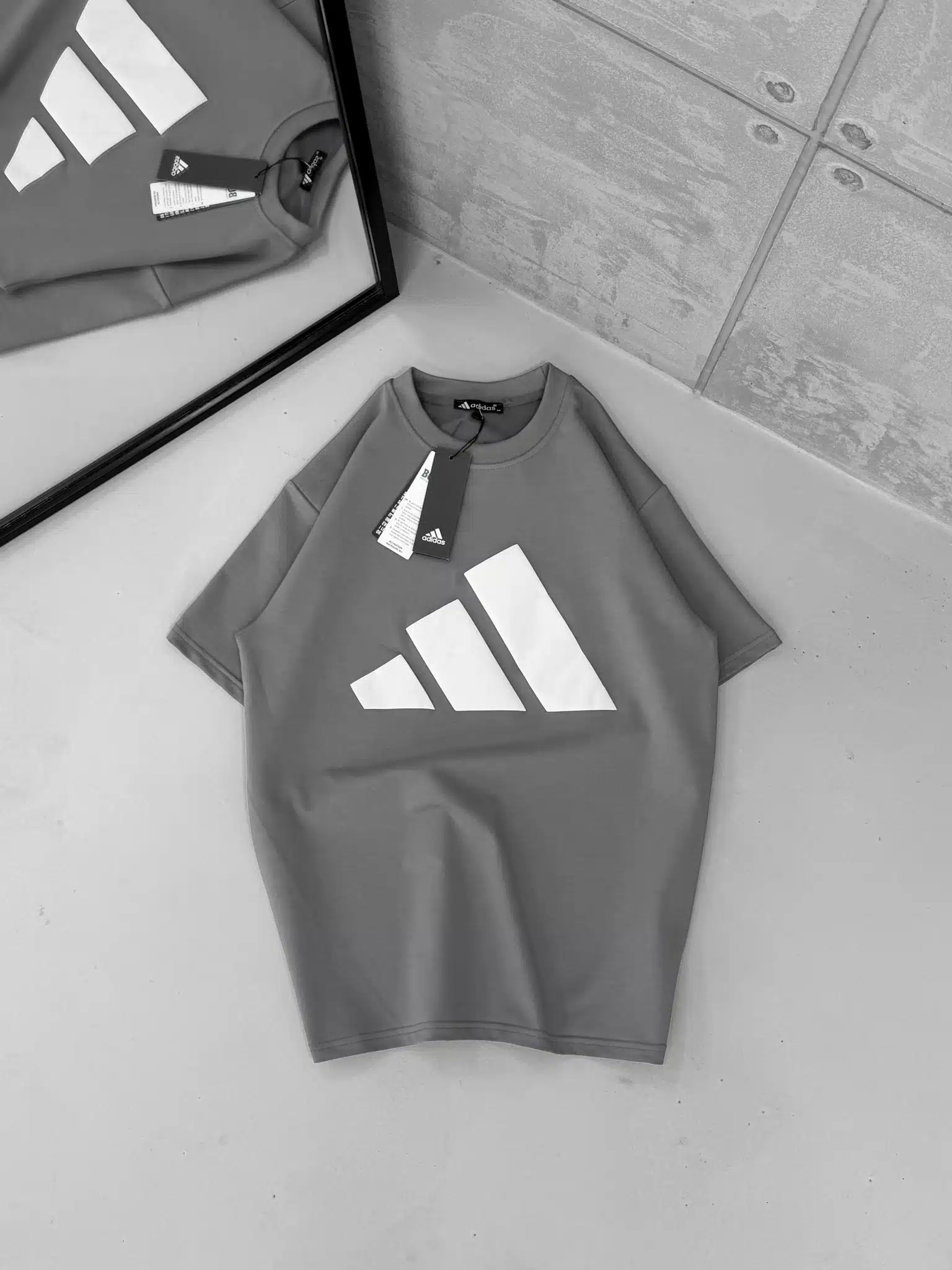 ANRETRN AD Büyük Kabartma Baskı Detaylı Bisiklet Yaka Tshirt - Gri - Görsel 1