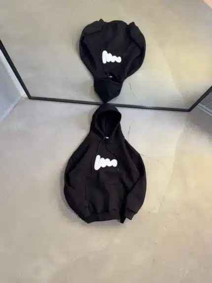 M Premium İmza Kabartma Baskılı Kapşonlu Sweatshirt – Siyah