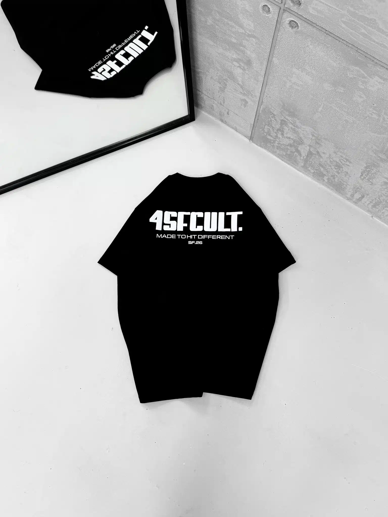 MRY 4SFCULT. Sırt Kabartma Baskı Detaylı Bisiklet Yaka Tshirt - Siyah - Görsel 1