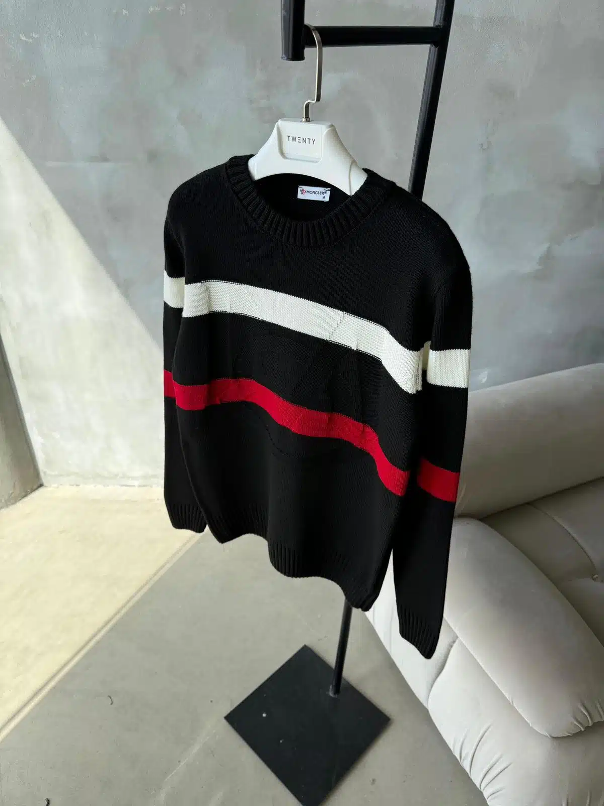 TRİKO (1) MC İşlemeli Premium Örgü Triko Kazak – Siyah - Görsel 1