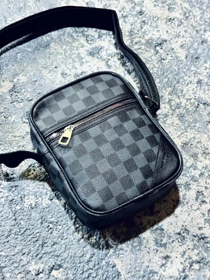 LV Çapraz Askılı Omuz Çantası – Black - Görsel 3