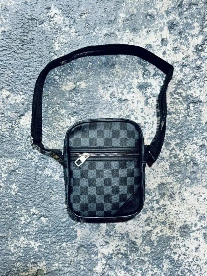 LV Çapraz Askılı Omuz Çantası – Black - Görsel 1