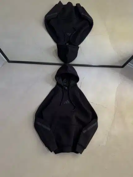 AD Enjeksiyon Baskı Kol Detaylı Kapşonlu Sweatshirt – Siyah