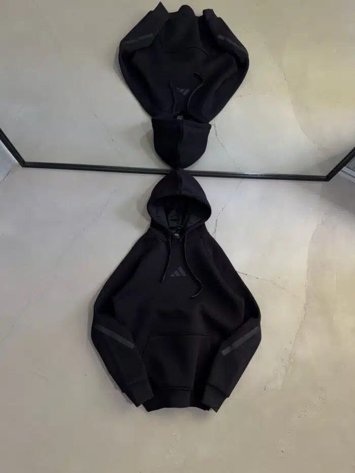 AD Enjeksiyon Baskı Kol Detaylı Kapşonlu Sweatshirt – Siyah - Görsel 1
