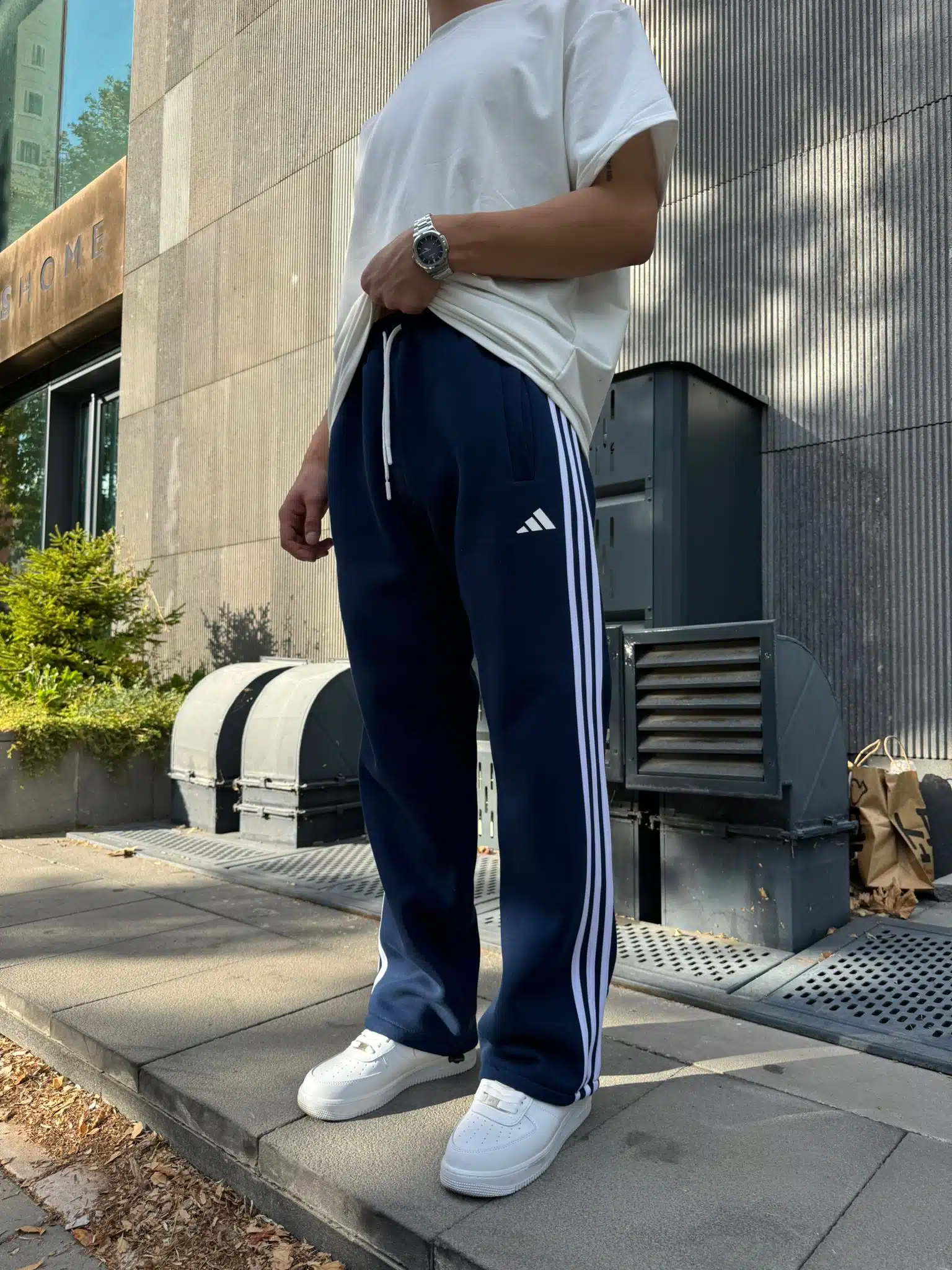 WhatsApp Görsel 2025-10-02 saat 18.29.00_21aeacad ‘AD’ 3 Şeritli Lastikli Stoper Paça Baggy Eşofman – İndigo - Görsel 1