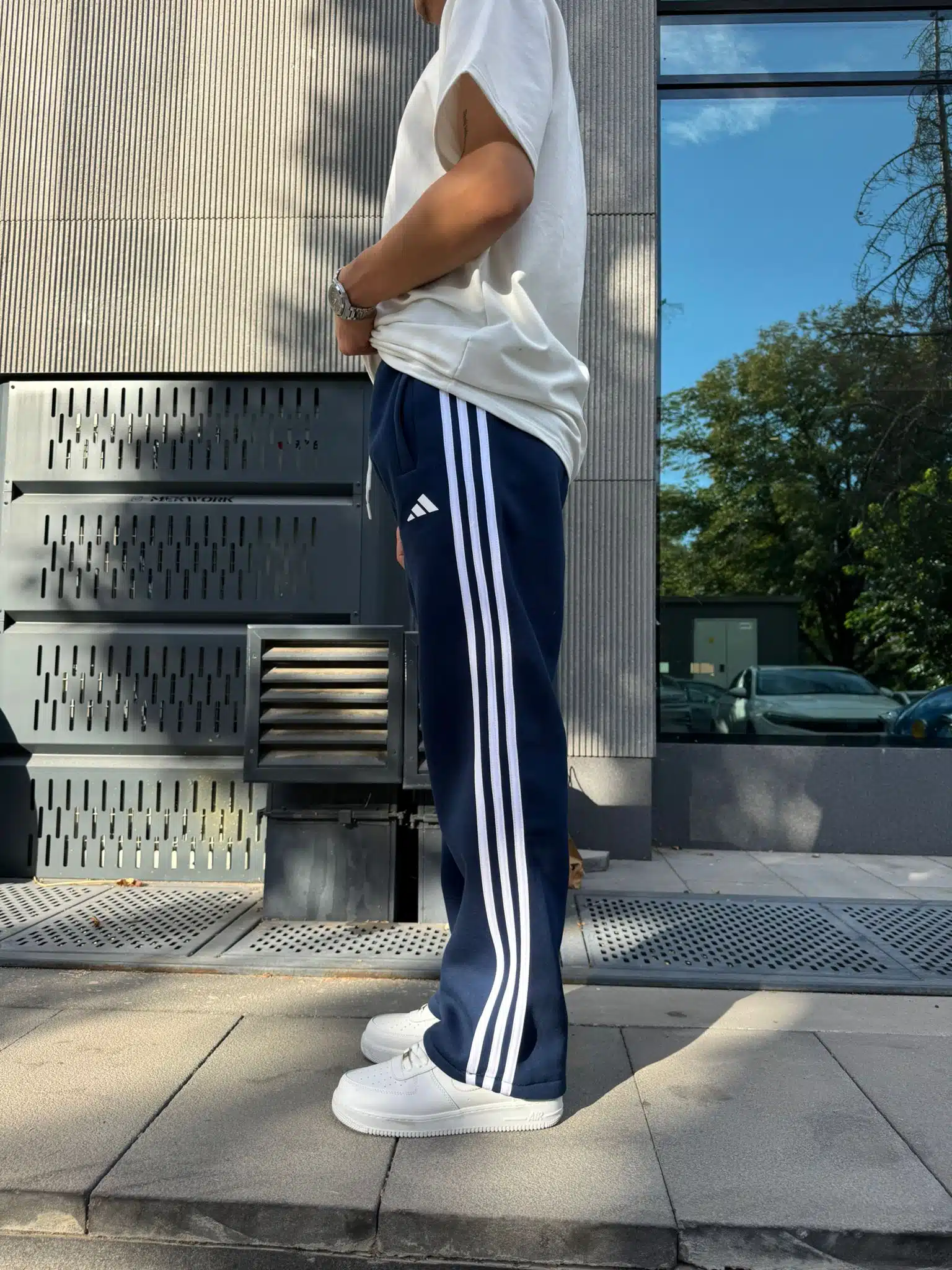 WhatsApp Görsel 2025-10-02 saat 18.29.00_6a89e437 ‘AD’ 3 Şeritli Lastikli Stoper Paça Baggy Eşofman – İndigo - Görsel 4