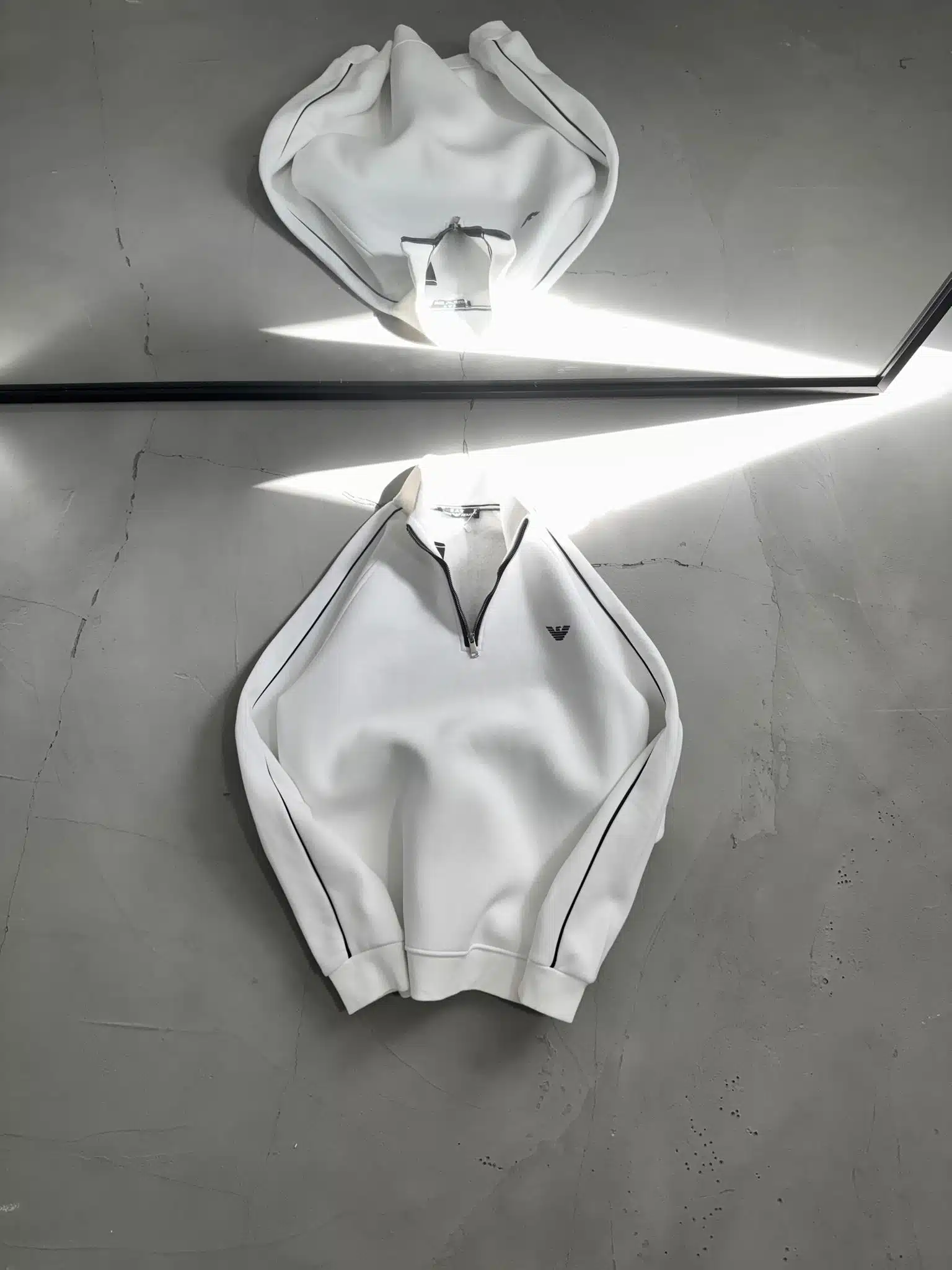 WhatsApp Görsel 2025-10-16 saat 15.25.50_f3a3312d EA7 Nakışlı Üç İplik Yarım Fermuarlı Sweatshirt – Beyaz - Görsel 1