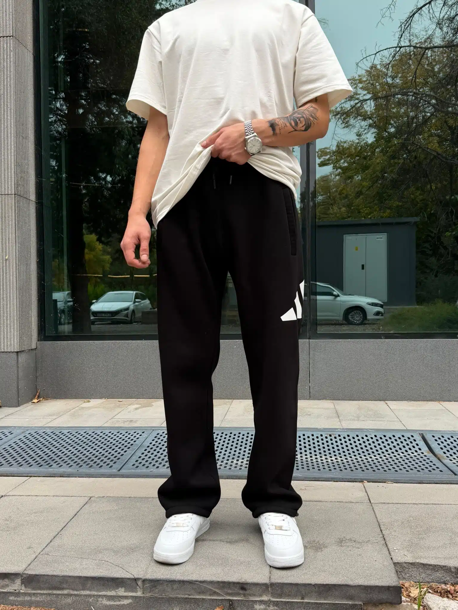 WhatsApp Görsel 2025-10-23 saat 18.32.07_54e63225 ‘AD’ Büyük Baskılı Lastikli Stoper Paça Baggy Eşofman – Siyah - Görsel 2