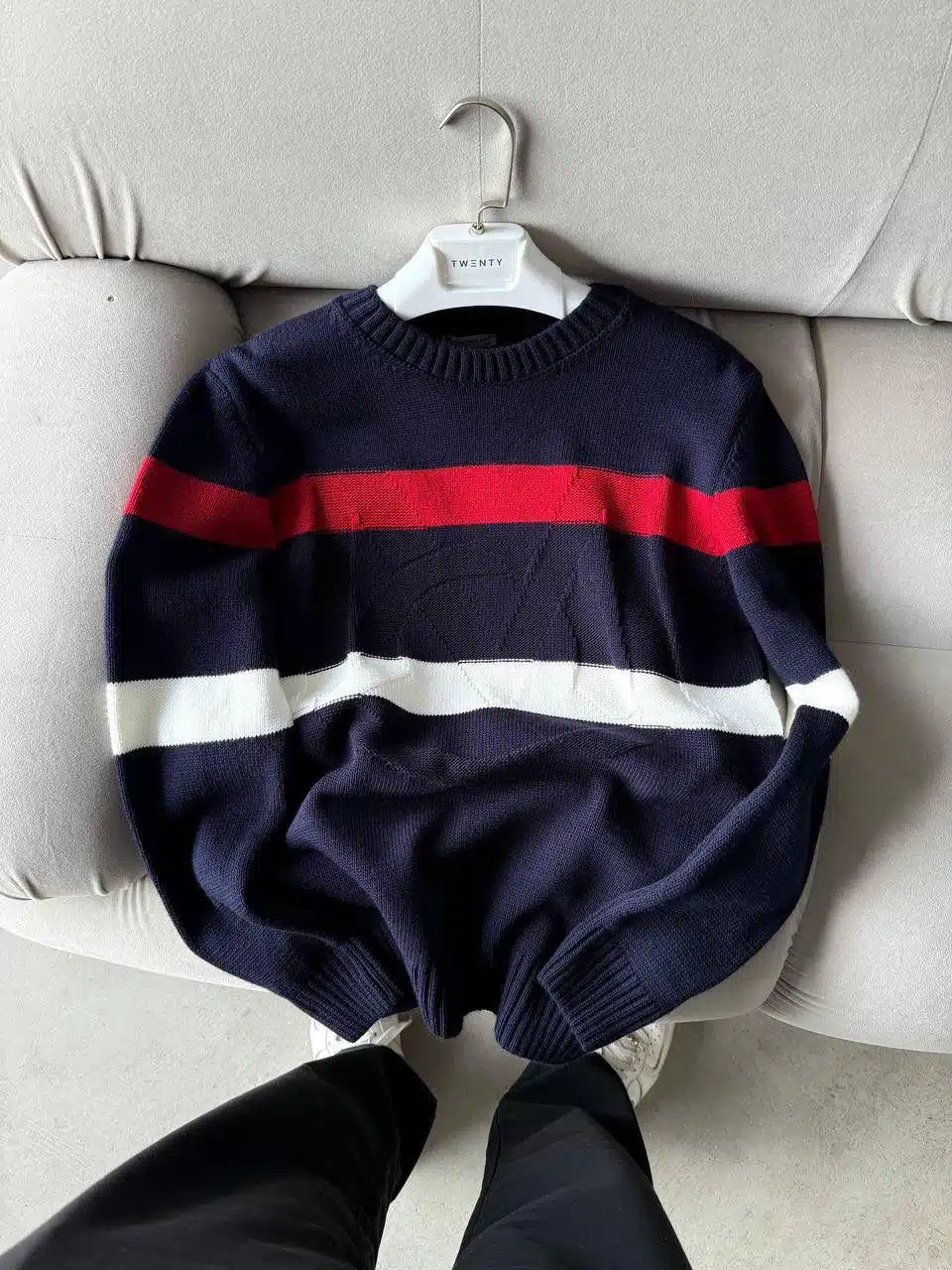 WhatsApp Görsel 2025-11-11 saat 16.55.06_e874797b MC İşlemeli Premium Örgü Triko Kazak – Lacivert - Görsel 1