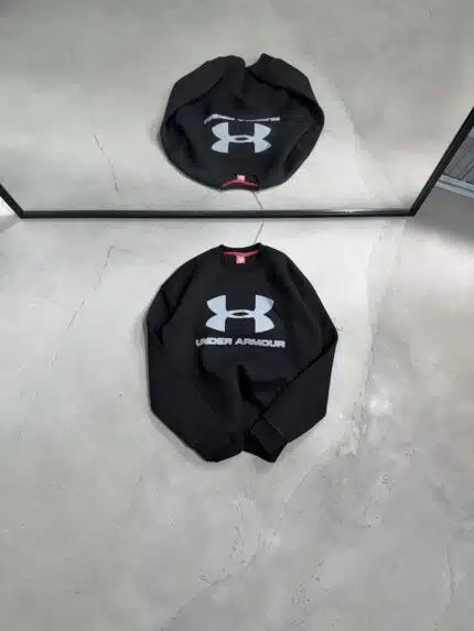 UA Büyük Kabartma Baskılı Üç İplik Sweatshirt – Siyah