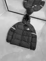 AD Beyaz Detaylı Kapüşonlu Şişme Mont - Siyah - Görsel 3