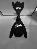 SW Kabartma Sırt Baskılı Kapşonlu Sweatshirt – Siyah