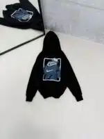 NK Büyük Kabartma Sırt Baskılı Kapşonlu Üç İplik  Sweatshirt – Siyah