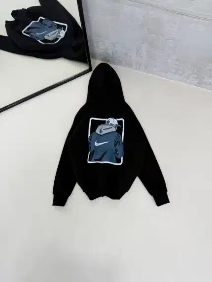 NK Büyük Kabartma Sırt Baskılı Kapşonlu Üç İplik  Sweatshirt – Siyah