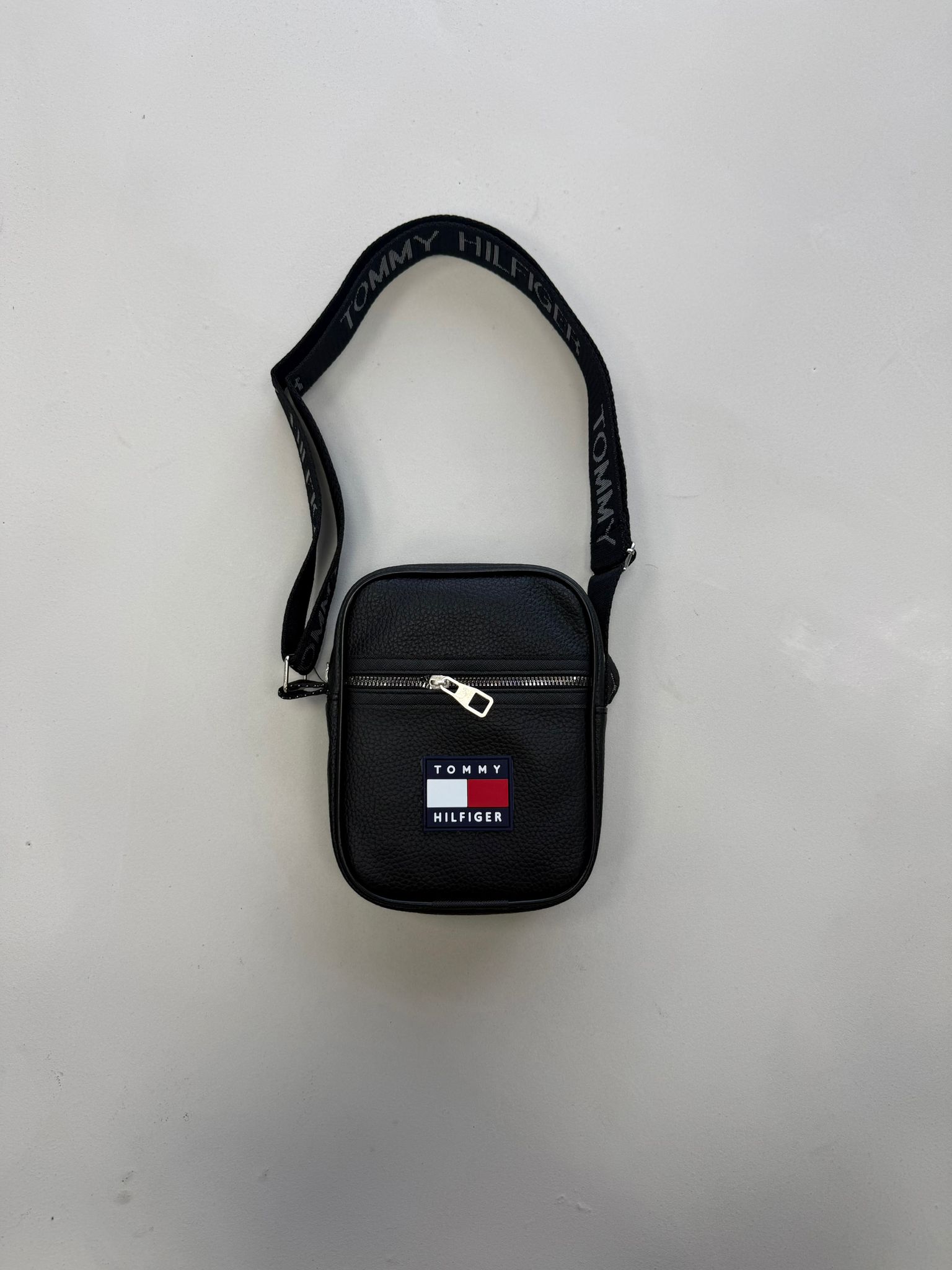 WhatsApp Görsel 2025-11-25 saat 15.55.34_fc8cecc0 TH Çapraz Askılı Omuz Çantası – Black - Görsel 1