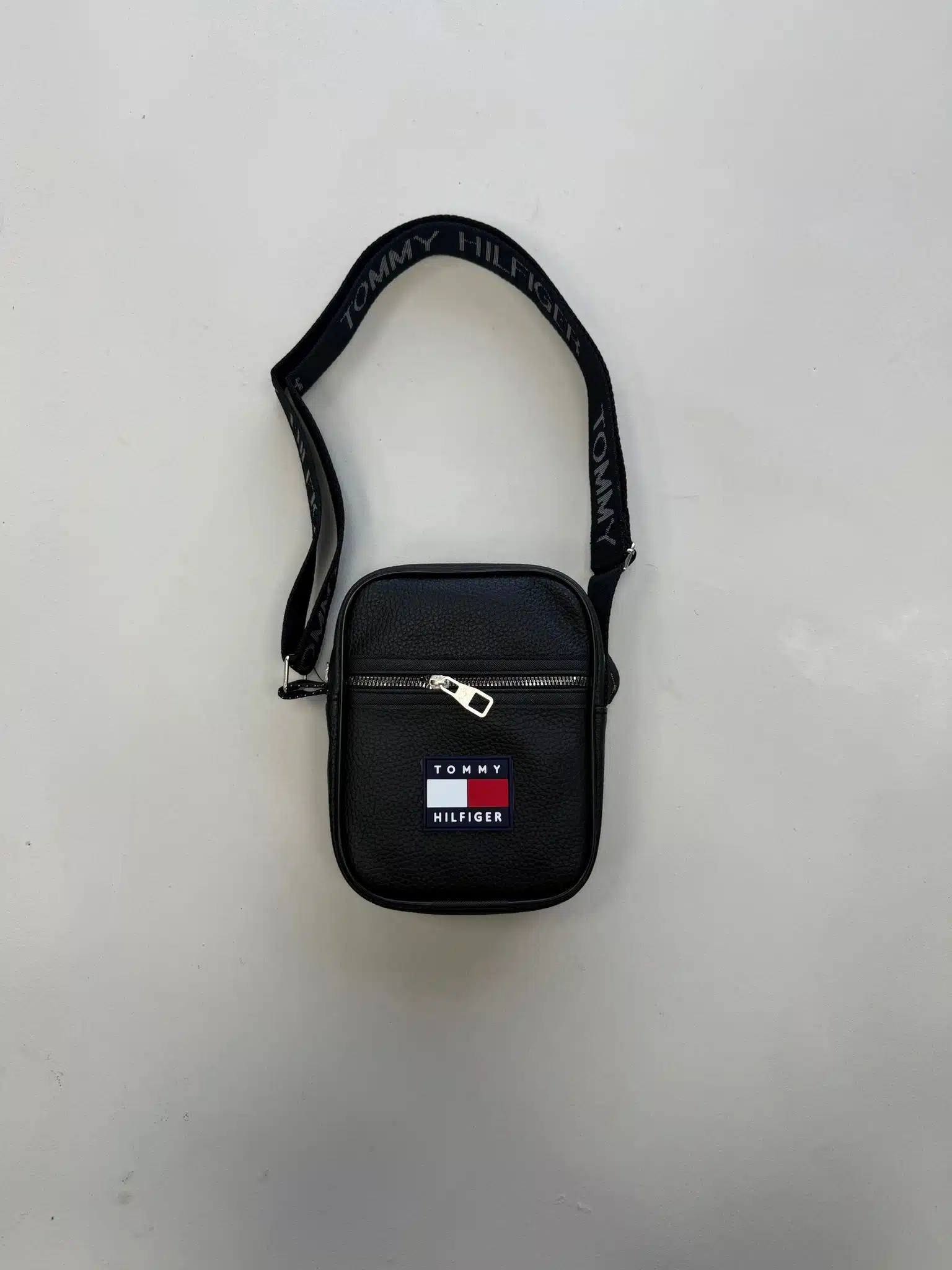 WhatsApp Görsel 2025-11-25 saat 15.55.34_fc8cecc0 TH Çapraz Askılı Omuz Çantası – Black - Görsel 1