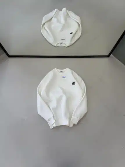 M Enjeksiyon Baskılı Üç İplik Sweatshirt – Beyaz