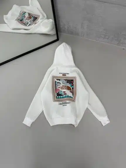 THE NF Kabartma Sırt Baskılı Kapşonlu Üç İplik  Sweatshirt – Beyaz