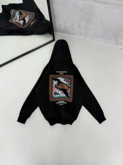 THE NF Kabartma Sırt Baskılı Kapşonlu Üç İplik  Sweatshirt – Siyah