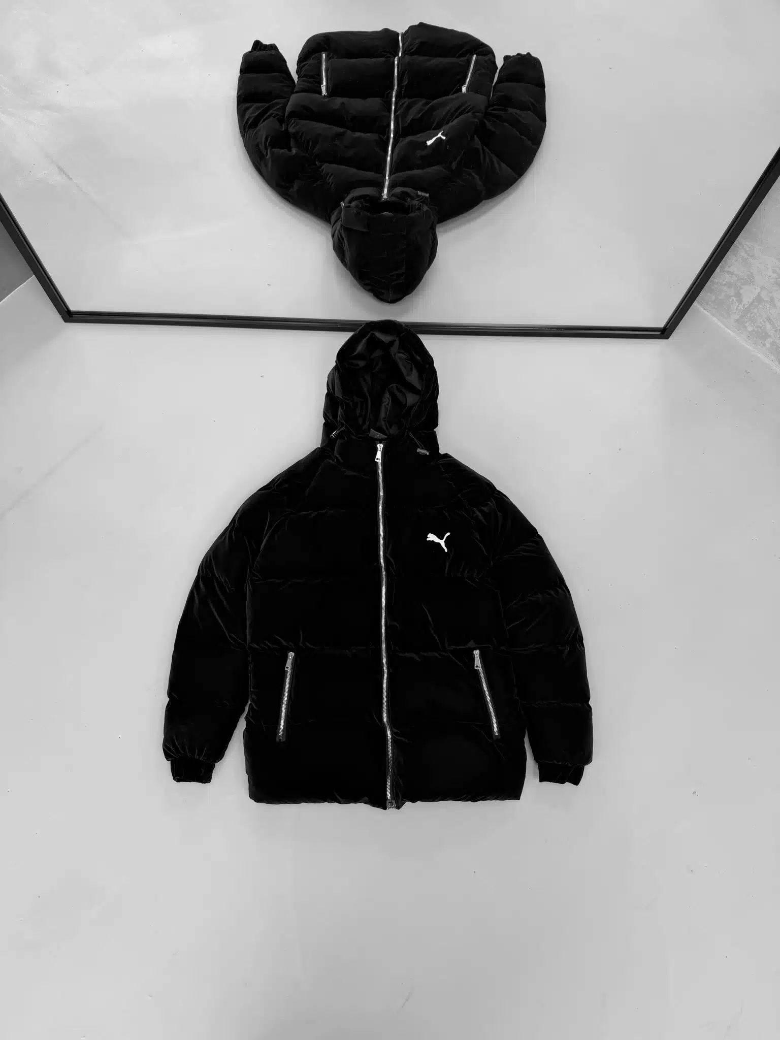 WhatsApp Görsel 2025-11-29 saat 16.00.19_ce5f3468 PM Nakışlı Nova Kapşonlu Şişme Mont – Siyah - Görsel 1