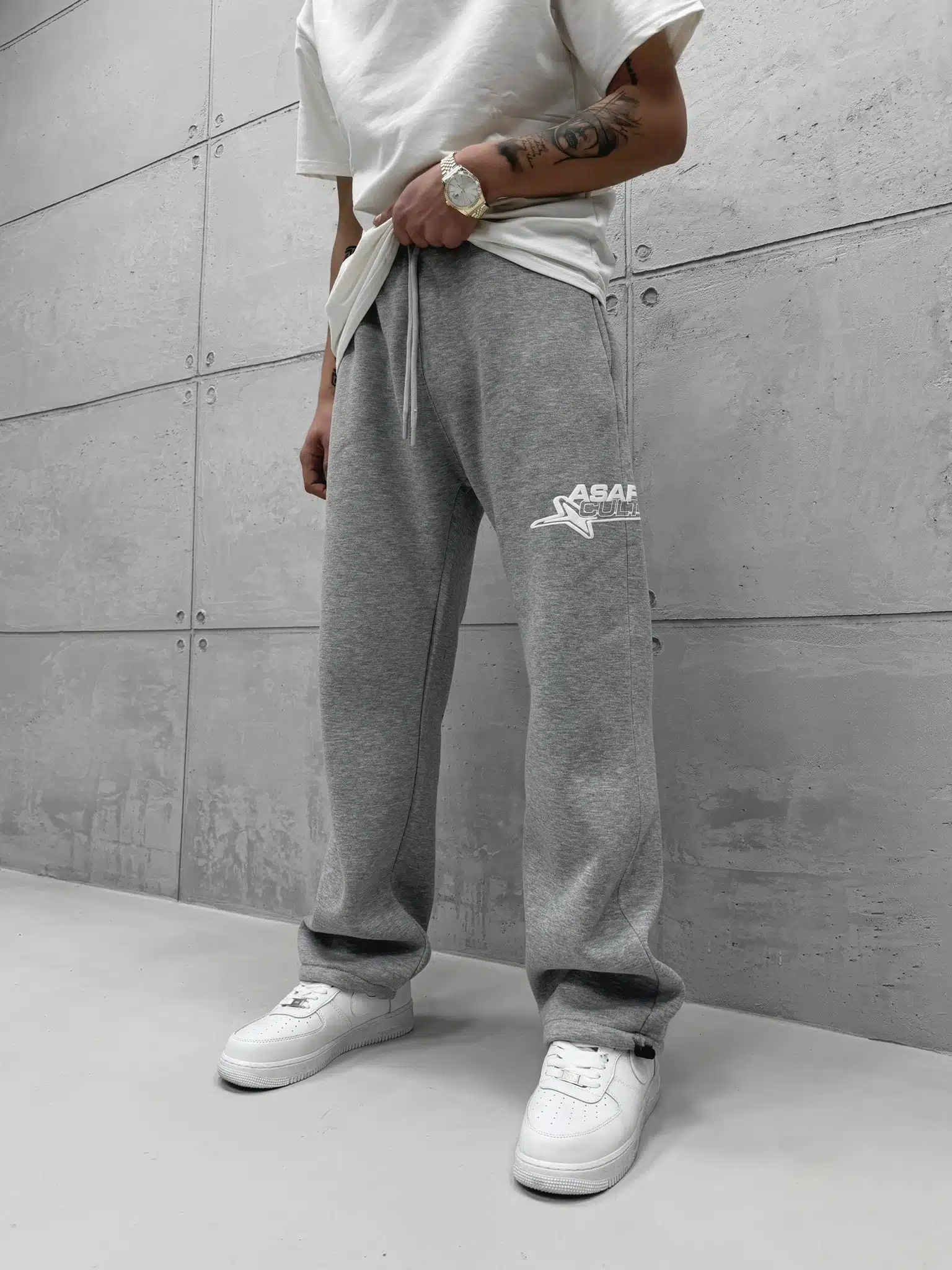 WhatsApp Görsel 2025-12-03 saat 19.22.08_43576d5c Premium Shootingstar64 Kabartma Baskılı Stoper Paça Baggy Eşofman – Gri - Görsel 1