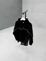 Premium İmzalı Seri Şeritli Nakışlı Kapşonlu Sweatshirt – Siyah