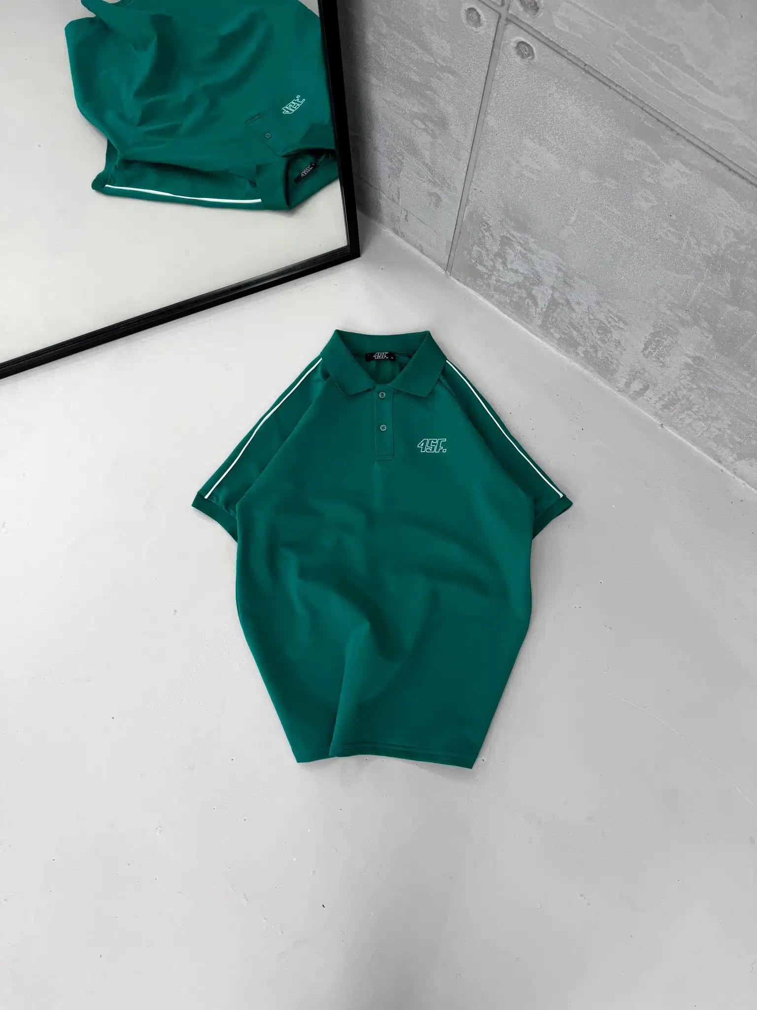 WhatsApp Image 2026-01-31 at 08.47.21 SF Enjeksiyon Baskı Şeritli Polo Yaka Tshirt - Yeşil - Görsel 1