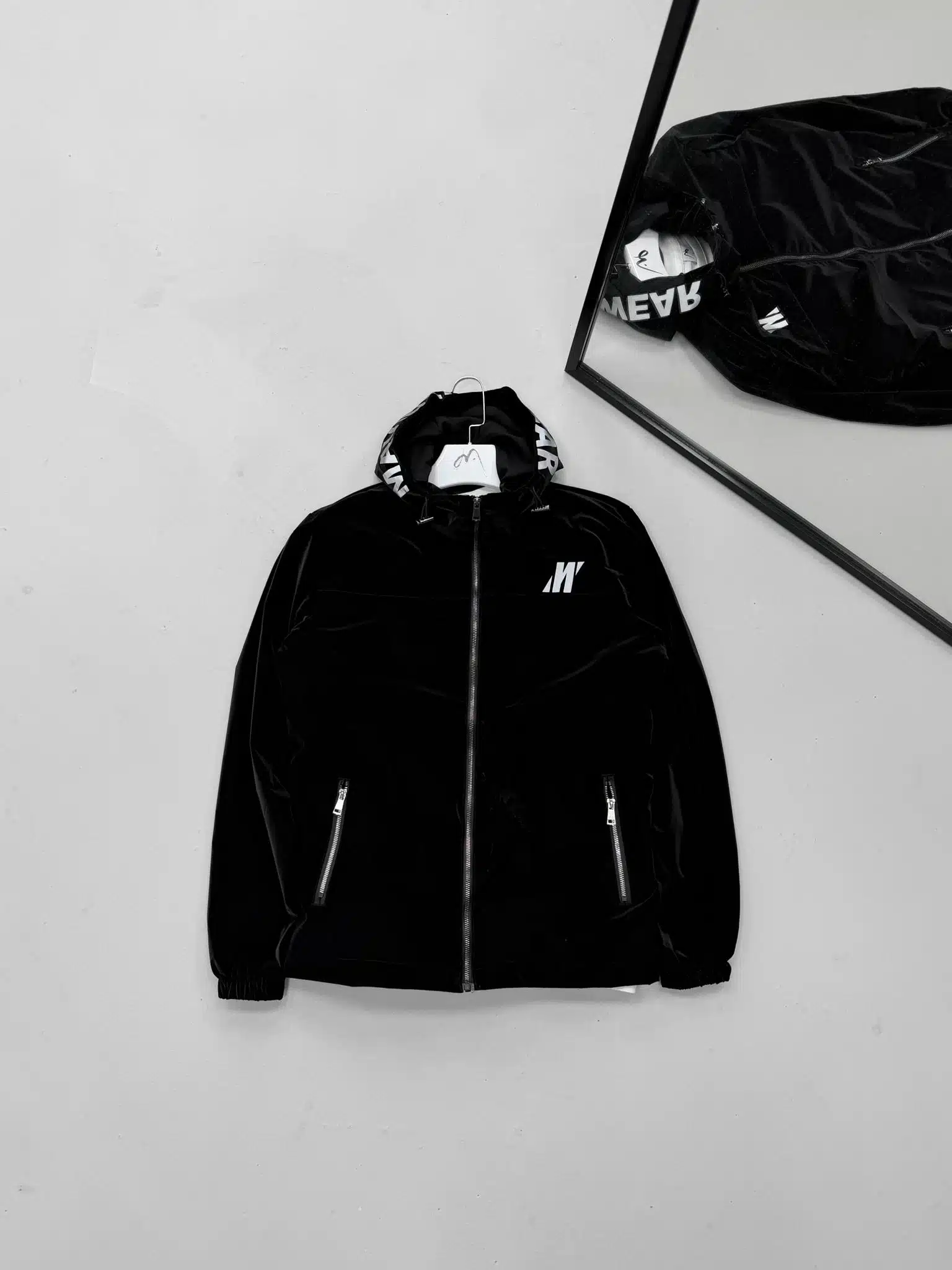 WhatsApp Image 2026-02-06 at 15.15.44 M Reflektör Detaylı Kapşonlu Mevsimlik Nova Ceket - Siyah - Görsel 1