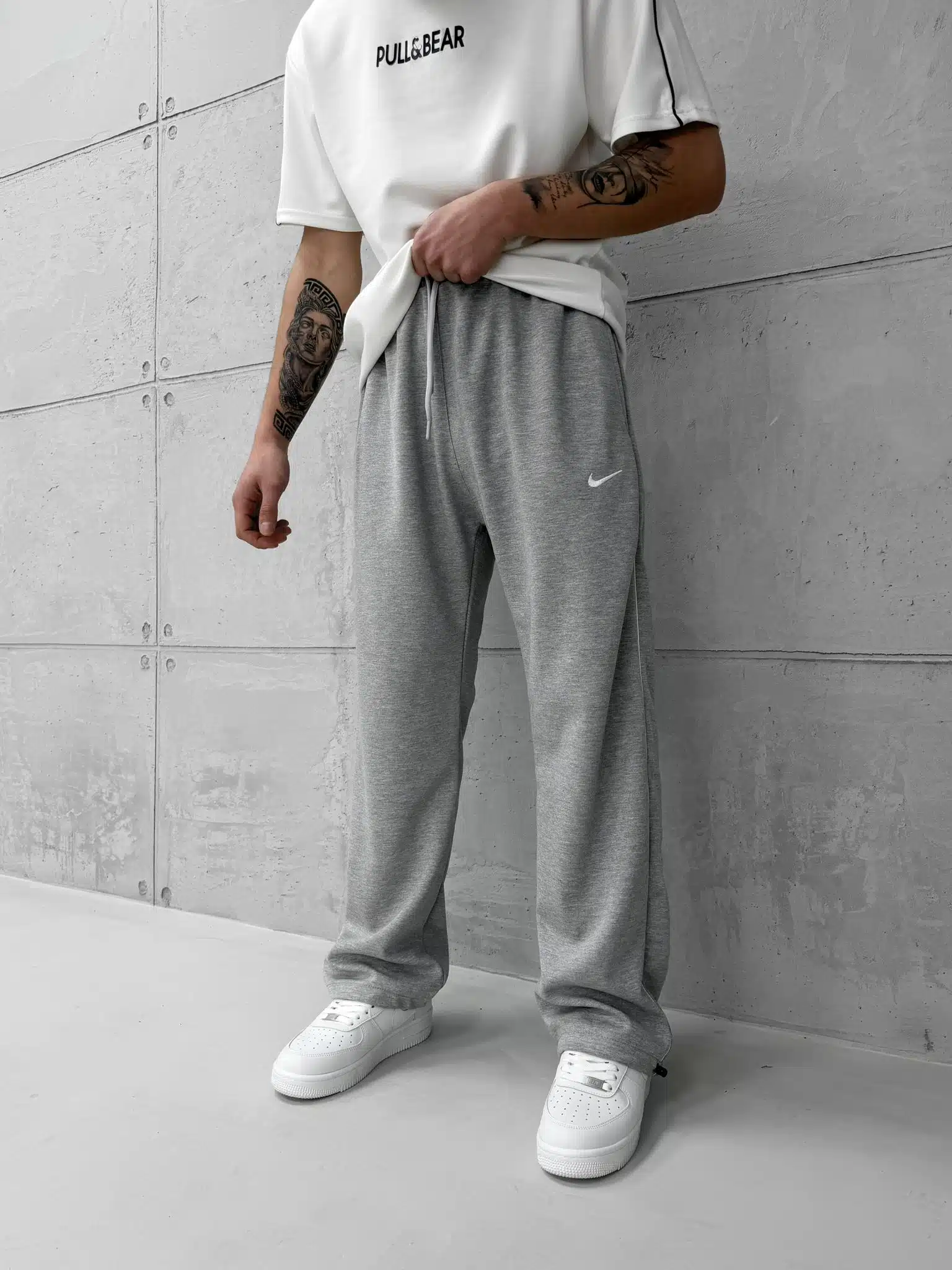 WhatsApp Image 2026-02-06 at 17.27.20 'NK' Nakışlı Şeritli Lastikli Stoper Paça Baggy Eşofman - Gri - Görsel 1