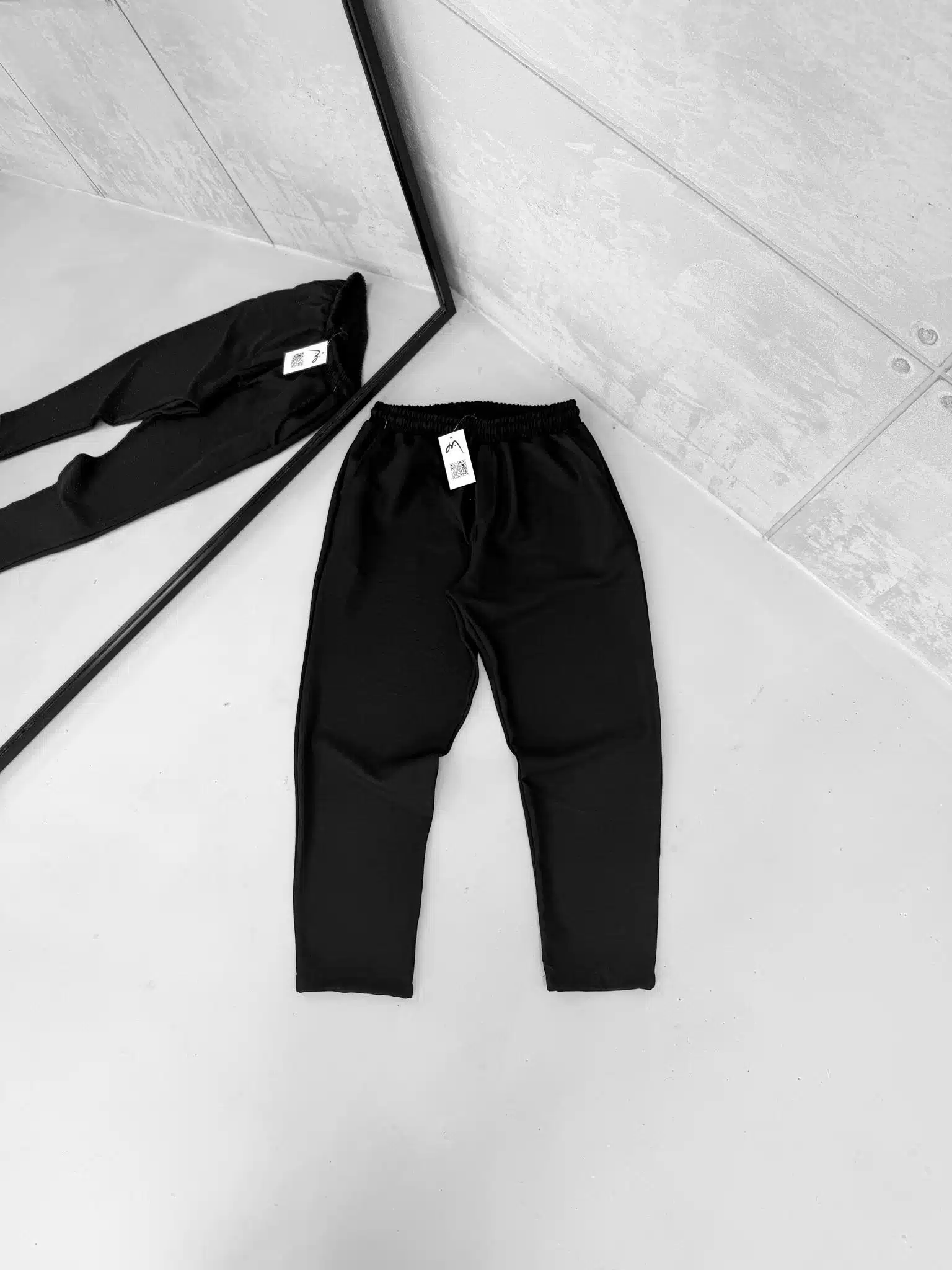 WhatsApp Image 2026-02-06 at 23.30.00 Premium İmzalı Seri Rahat Kalıp Keten Jogger Pantolon -Siyah - Görsel 1