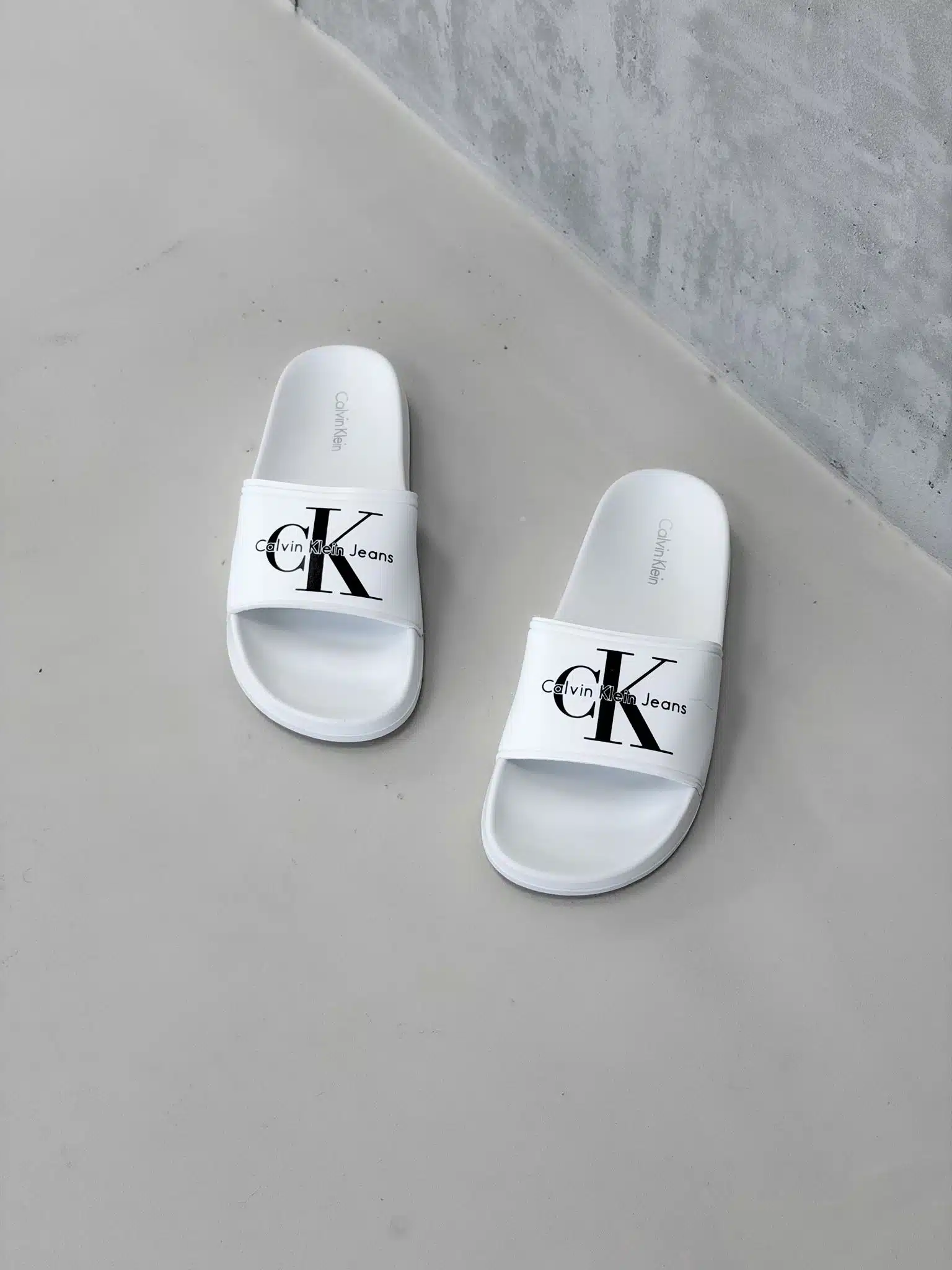 WhatsApp Image 2026-02-10 at 14.38.03 CK Luxury Terlik - Beyaz - Görsel 1