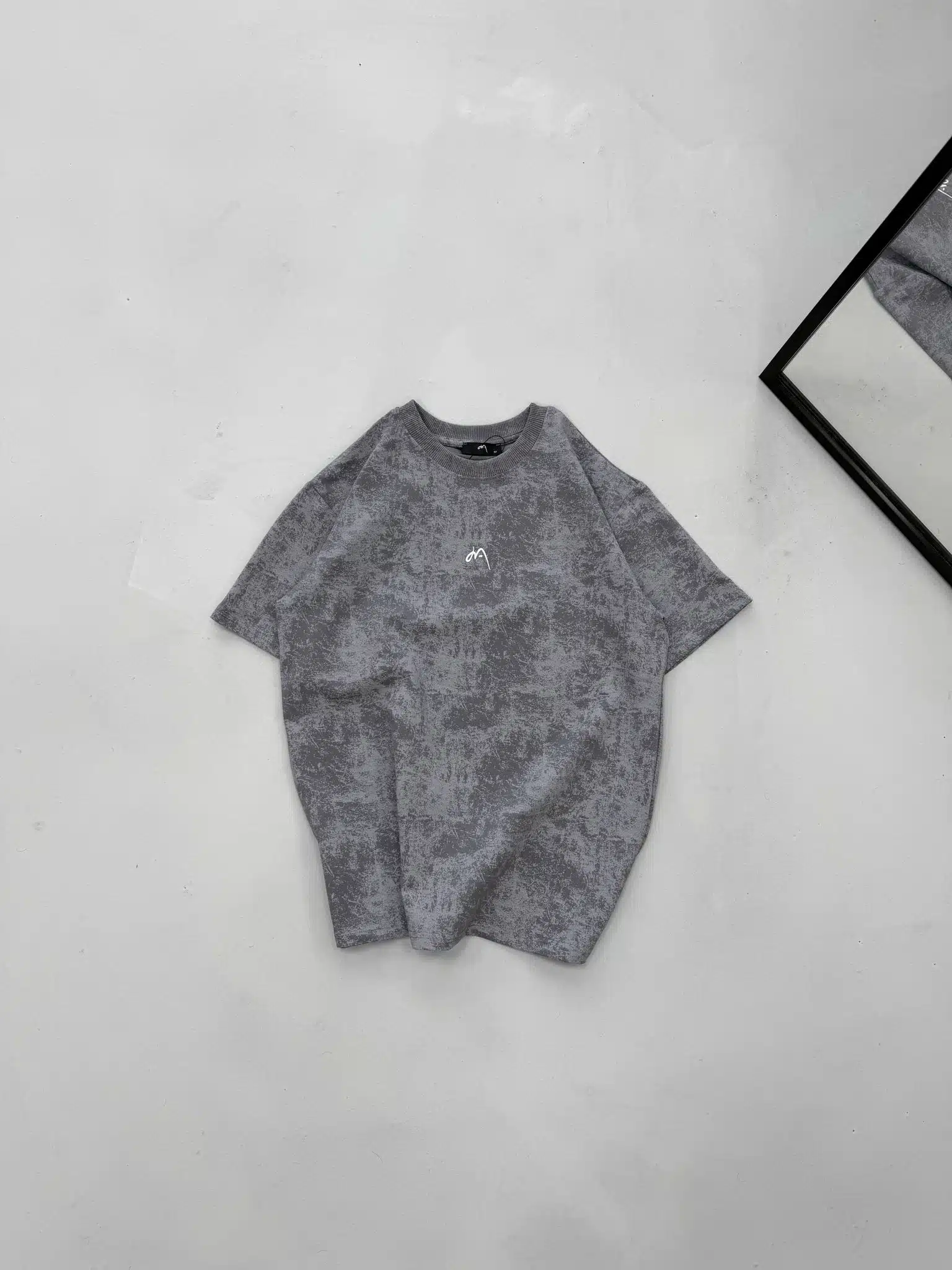 WhatsApp Image 2026-02-20 at 02.08.19 M Premium İmzalı Yıkamalı Bisiklet Yaka Tshirt-Gri - Görsel 1