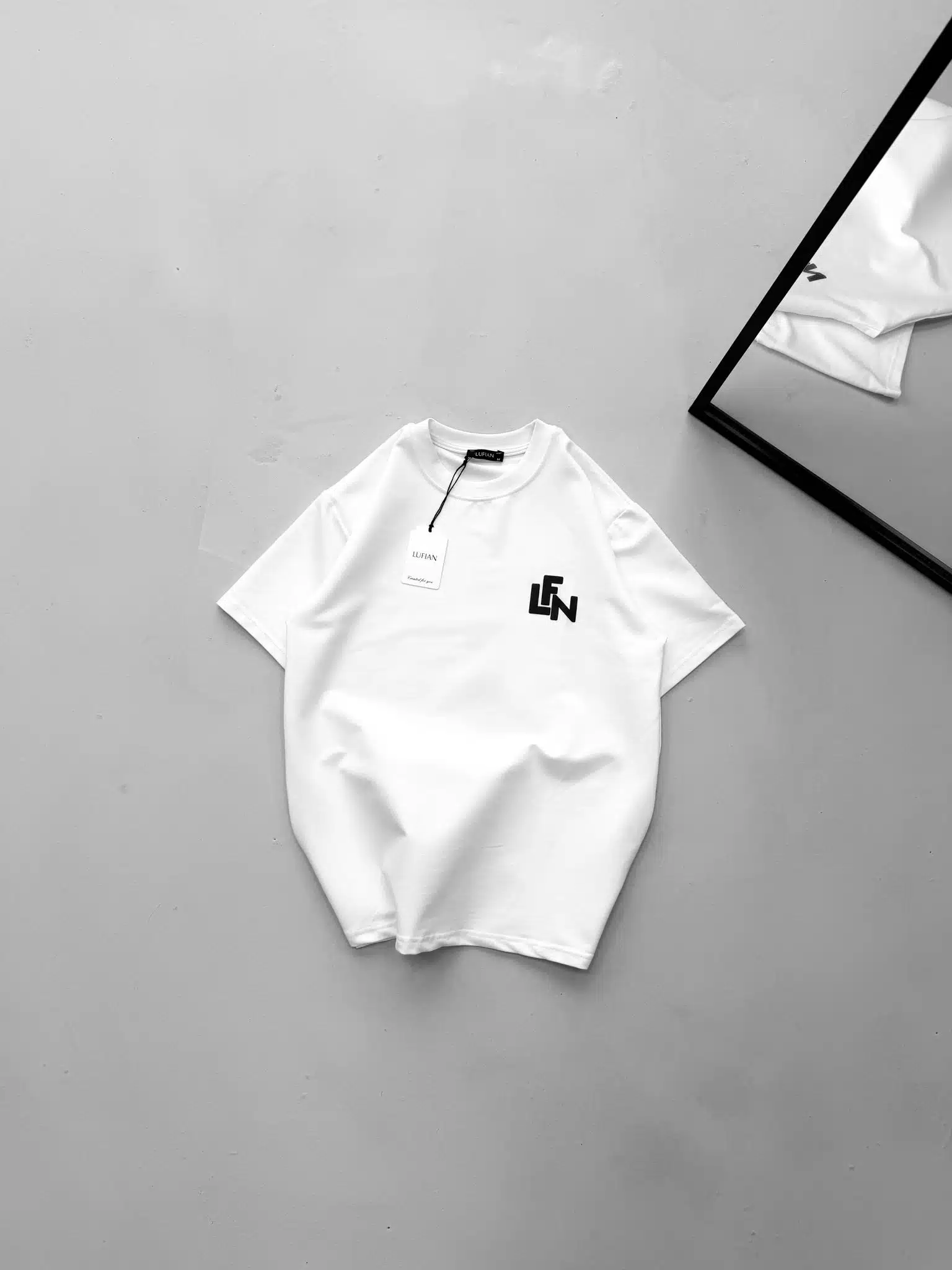 WhatsApp Image 2026-02-28 at 02.10.25 (2) LFN Kabartma Baskılı Bisiklet Yaka Tshirt -Beyaz - Görsel 1