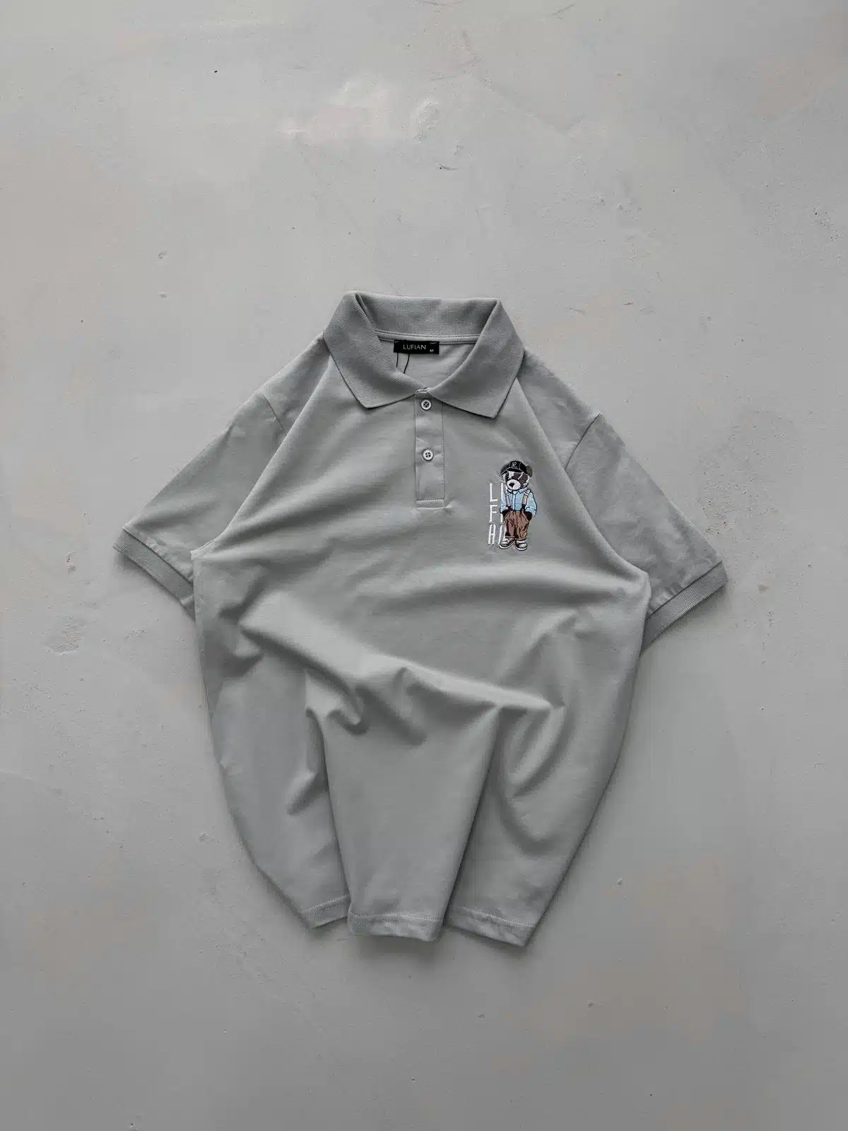 WhatsApp Image 2026-04-07 at 13.52.00 LFN Nakışlı Pitcher Polo Yaka Tshirt – Gri - Görsel 1