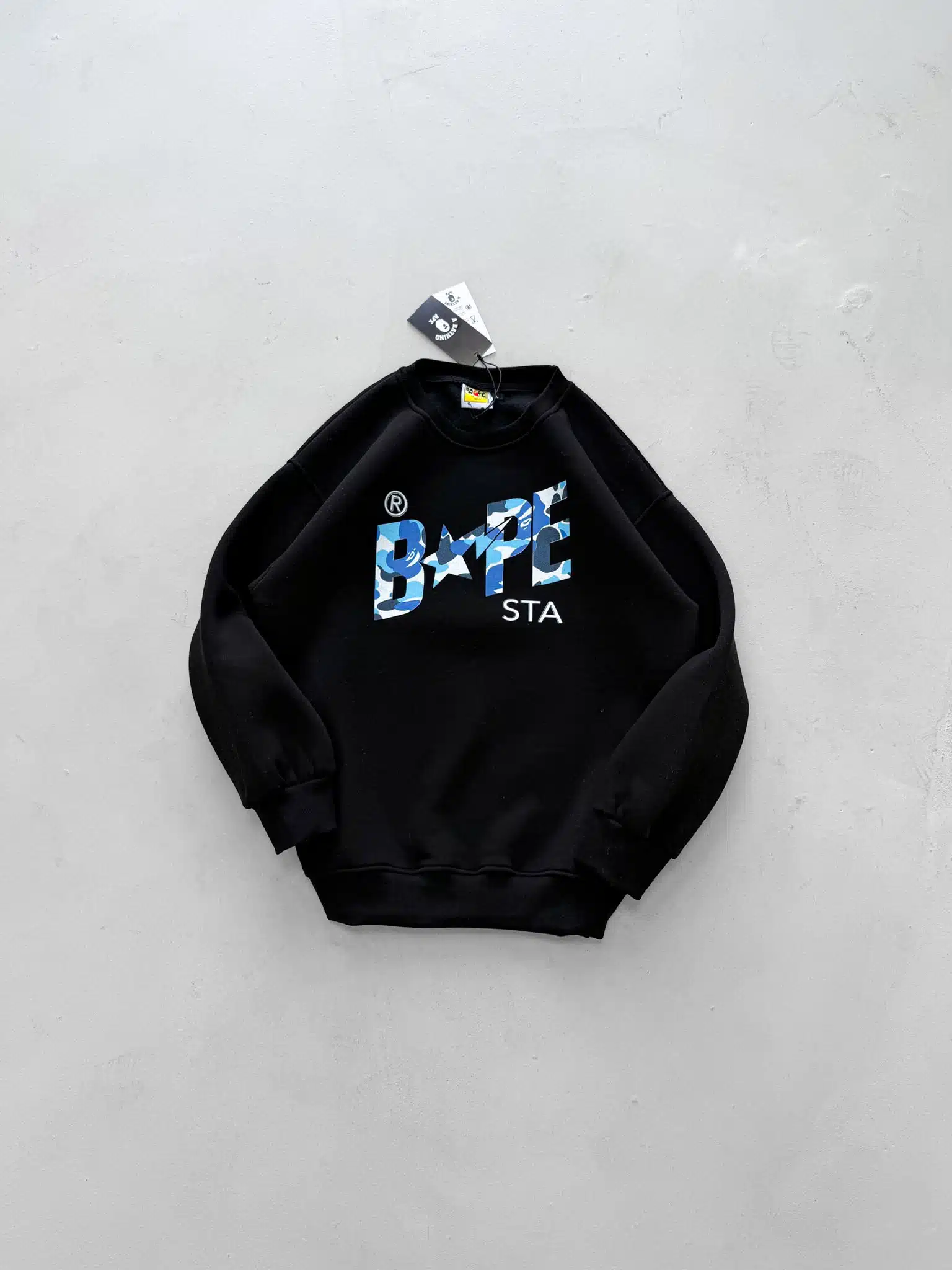 WhatsApp Image 2026-08-22 at 11.35.30 (2) BP Blue Camo Baskılı Sweatshirt – Siyah - Görsel 1