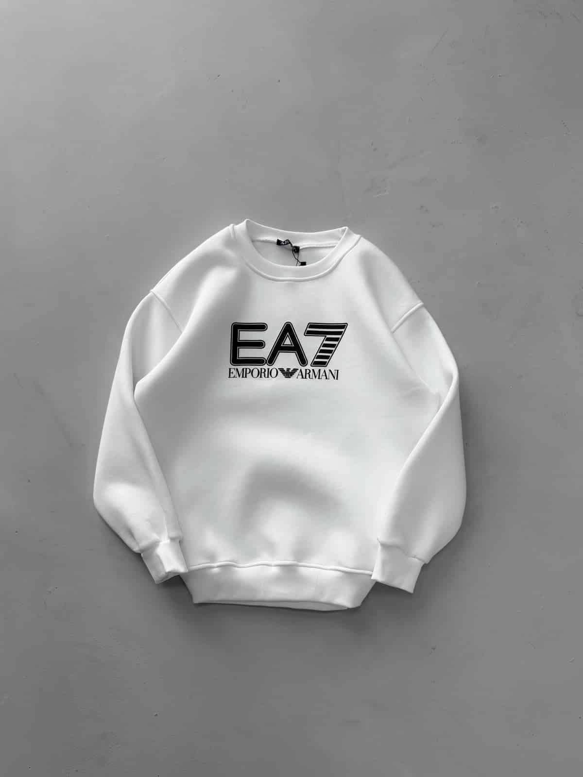 WhatsApp Image 2026-08-24 at 14.46.23 EA7 Göğüs Baskılı Sweatshirt – BEYAZ - Görsel 1