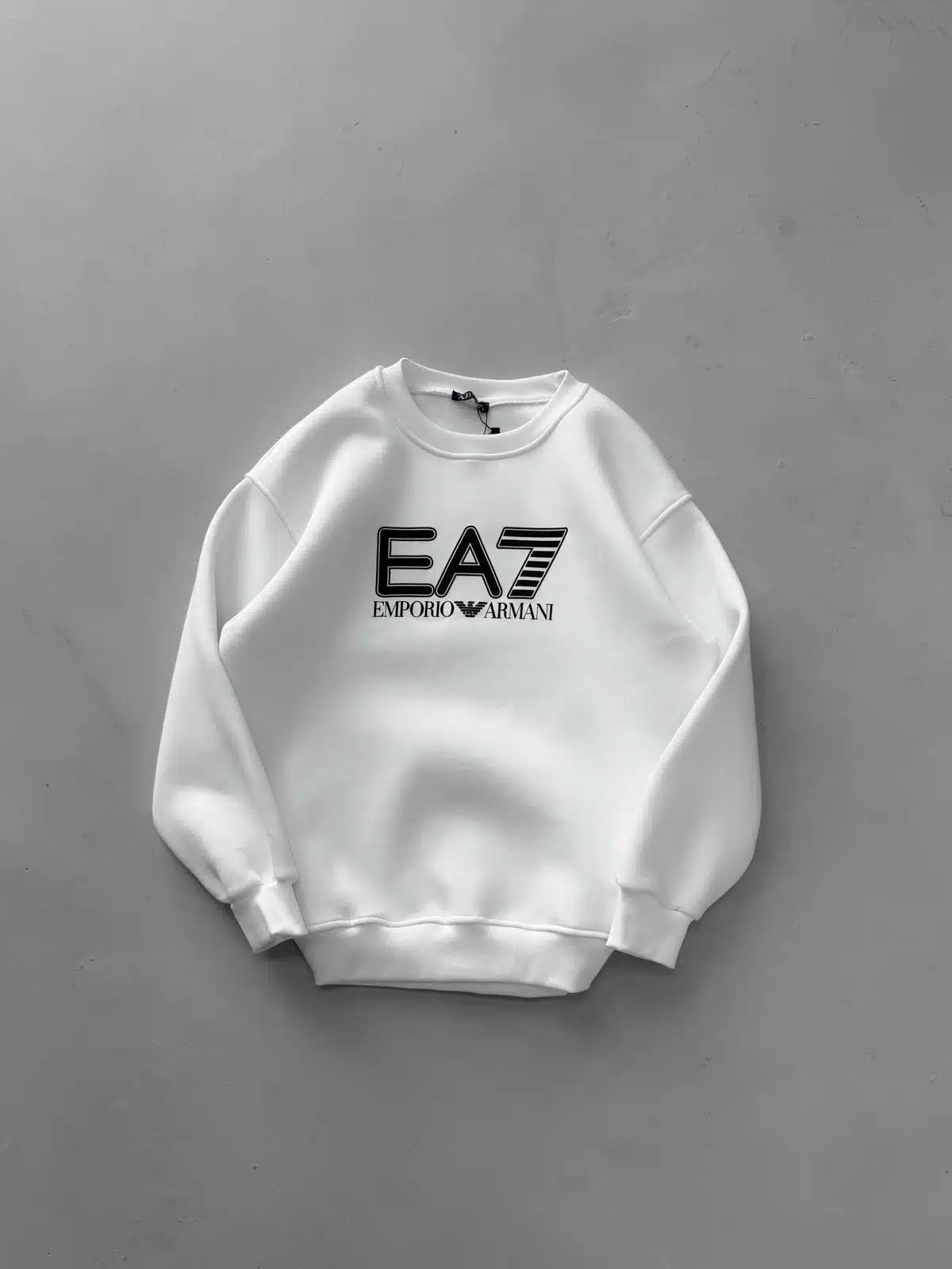 WhatsApp Image 2026-08-24 at 14.46.23 EA7 Göğüs Baskılı Sweatshirt – BEYAZ - Görsel 1