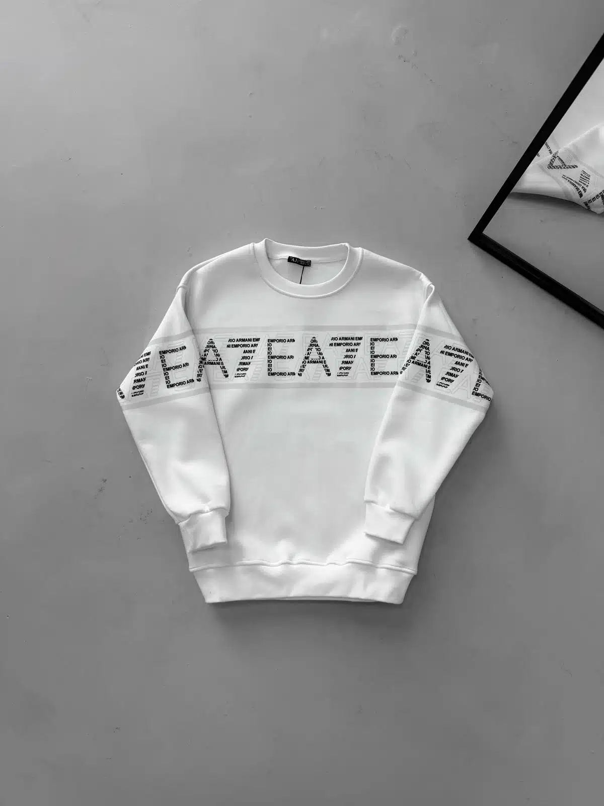 WhatsApp Image 2026-08-24 at 14.46.52 (3) EA7 Göğüs & Kol Baskılı Sweatshirt – BEYAZ - Görsel 1