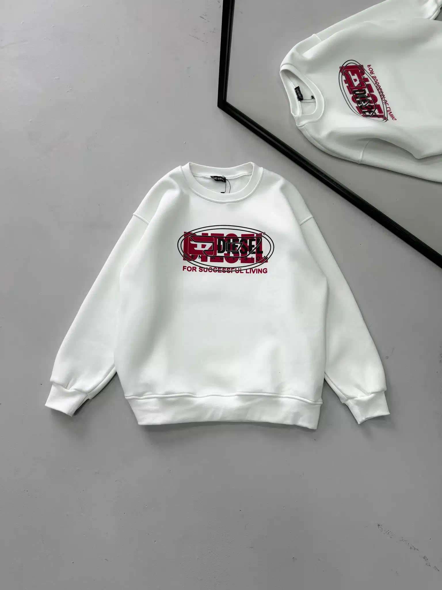 WhatsApp Image 2026-08-28 at 09.36.29 DL Göğüs Baskılı 3 İplik Oversize Sweatshirt – Beyaz - Görsel 1