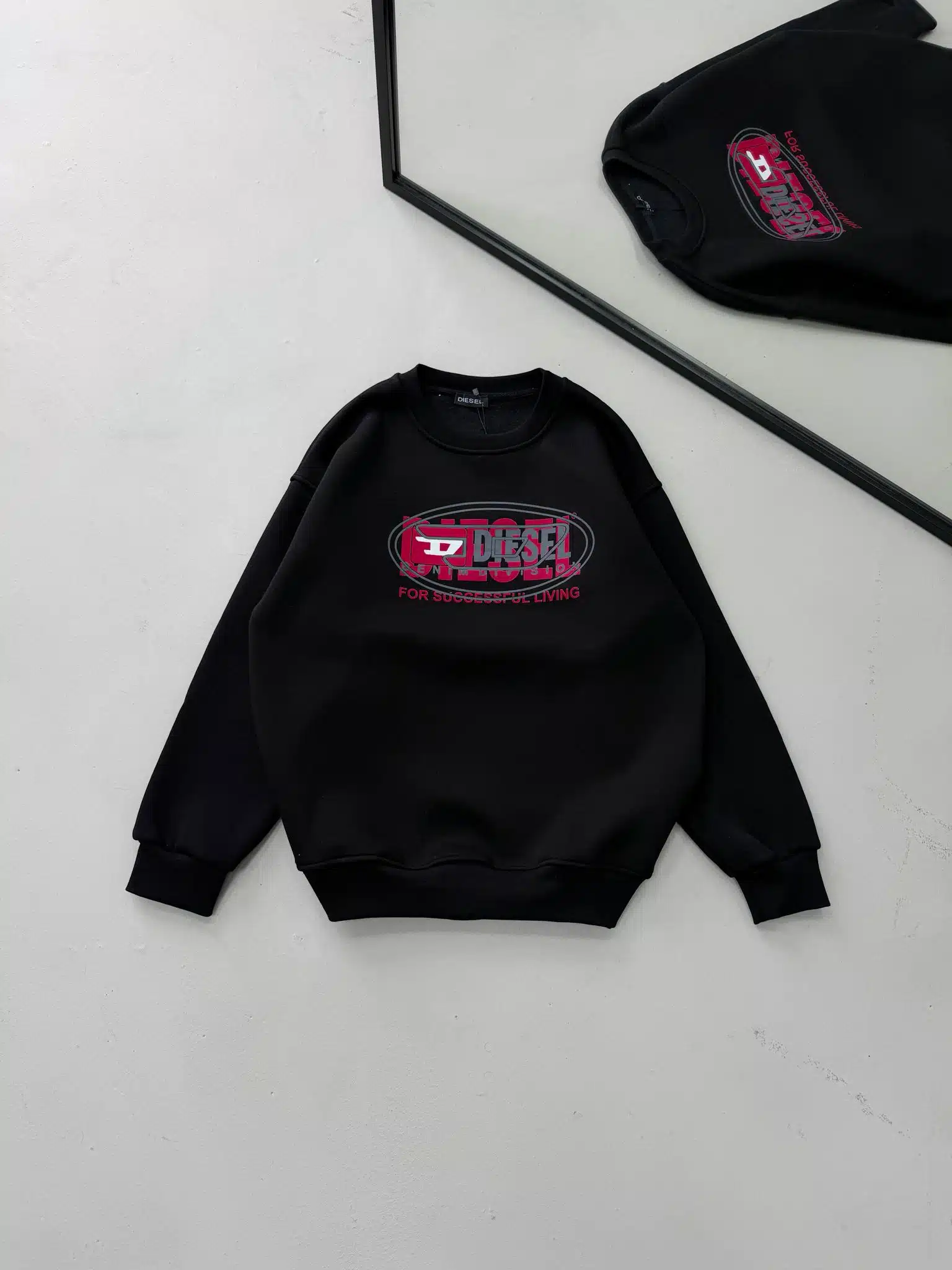 WhatsApp Image 2026-08-28 at 09.36.30 (4) DL Göğüs Baskılı 3 İplik Oversize Sweatshirt – Siyah - Görsel 1