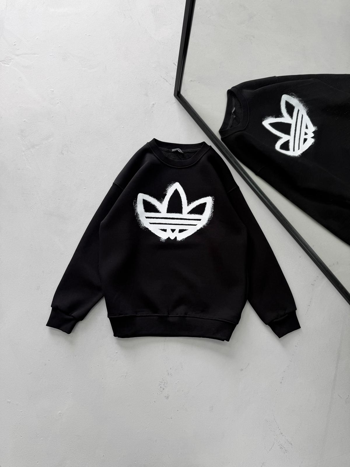 WhatsApp Image 2026-08-29 at 16.18.56 (2) AD Göğüs Baskılı 3 İplik Oversize Sweatshirt – Siyah - Görsel 1