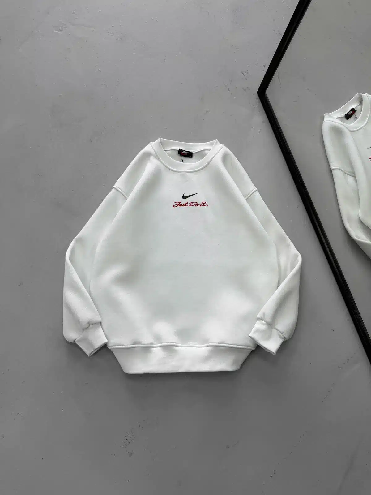 WhatsApp Image 2026-08-29 at 16.45.42 NK Göğüs & Sırt Baskılı 3 İplik Oversize Sweatshirt – Beyaz - Görsel 1