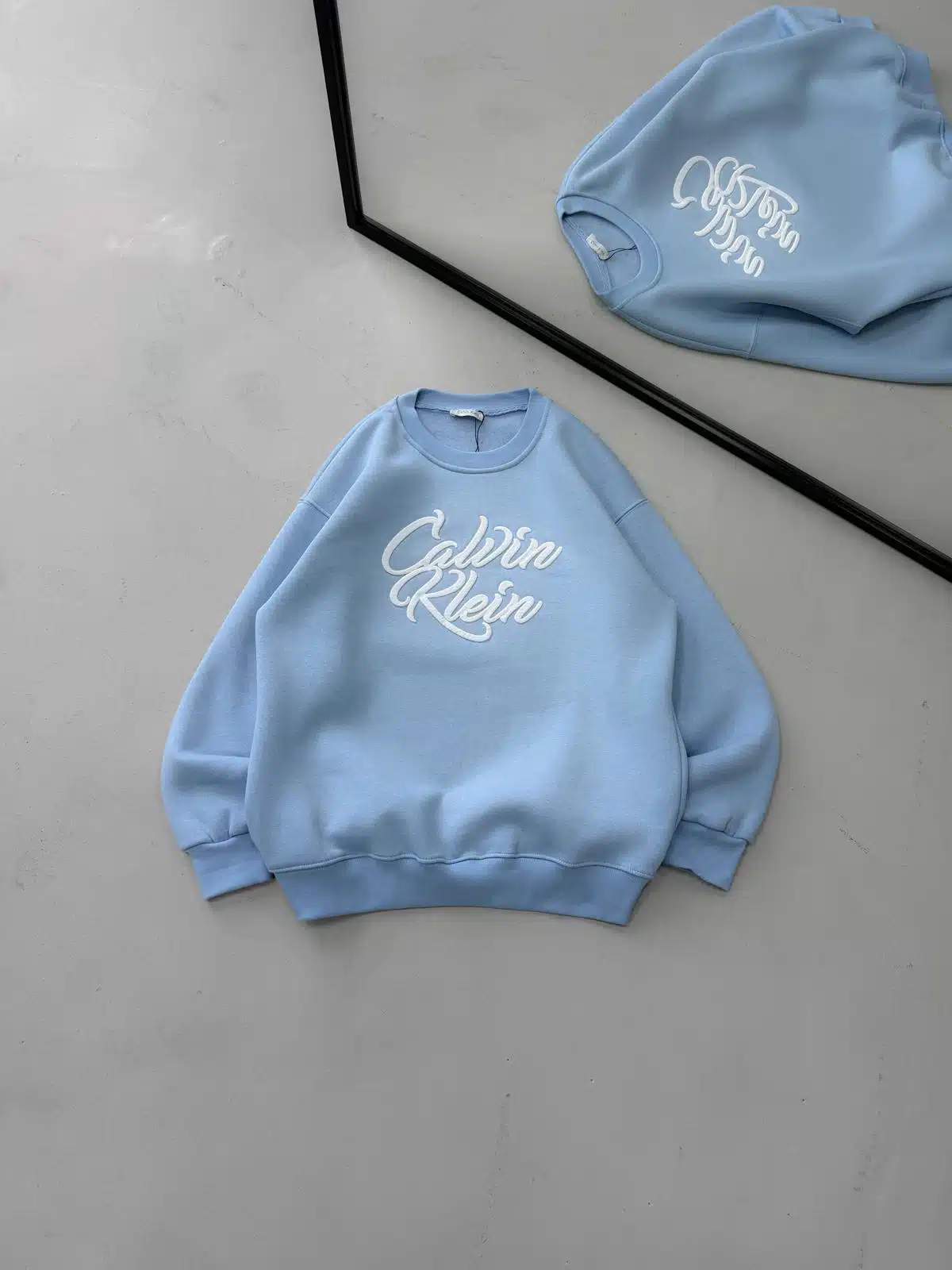 WhatsApp Image 2026-08-31 at 22.40.03 (2) CK Göğüs Baskılı 3 İplik Oversize Sweatshirt – Bebe Mavisi - Görsel 1