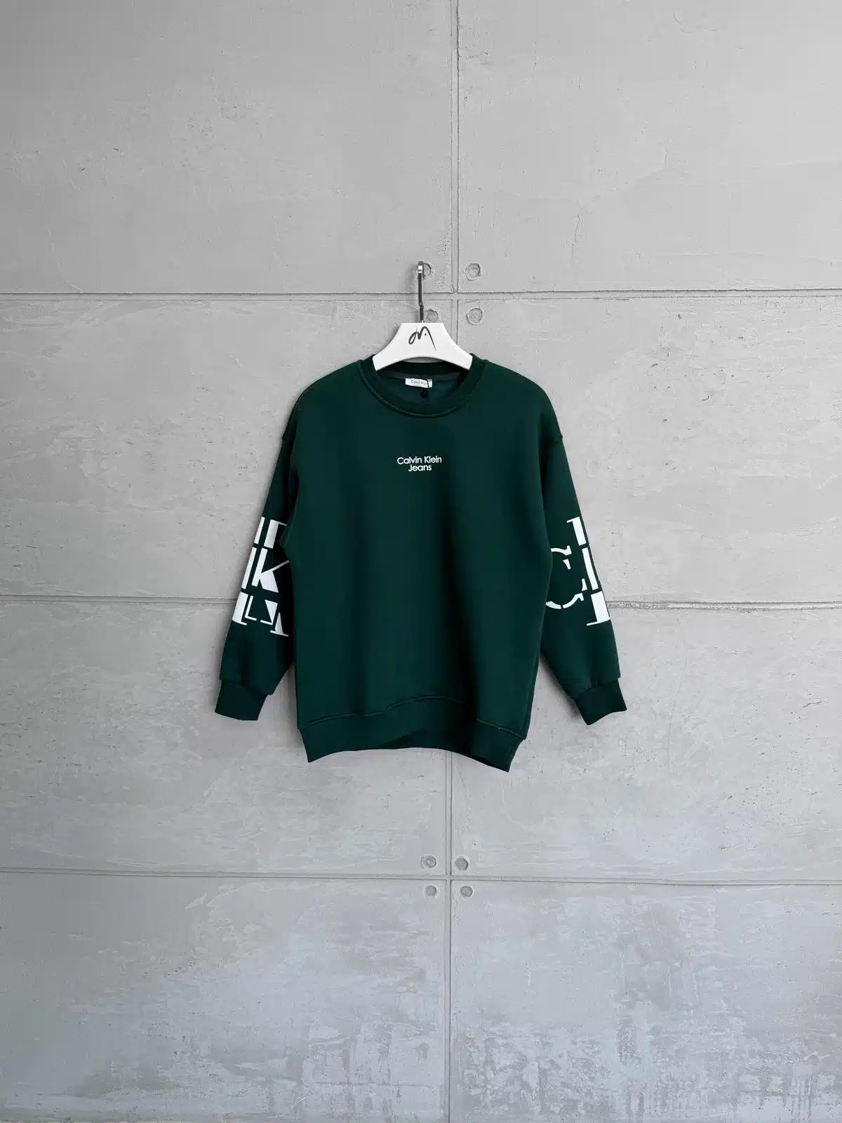 WhatsApp Image 2026-09-02 at 16.04.20 (2) CK Göğüs & Kol Baskılı 3 İplik Oversize Sweatshirt – Yeşil - Görsel 1