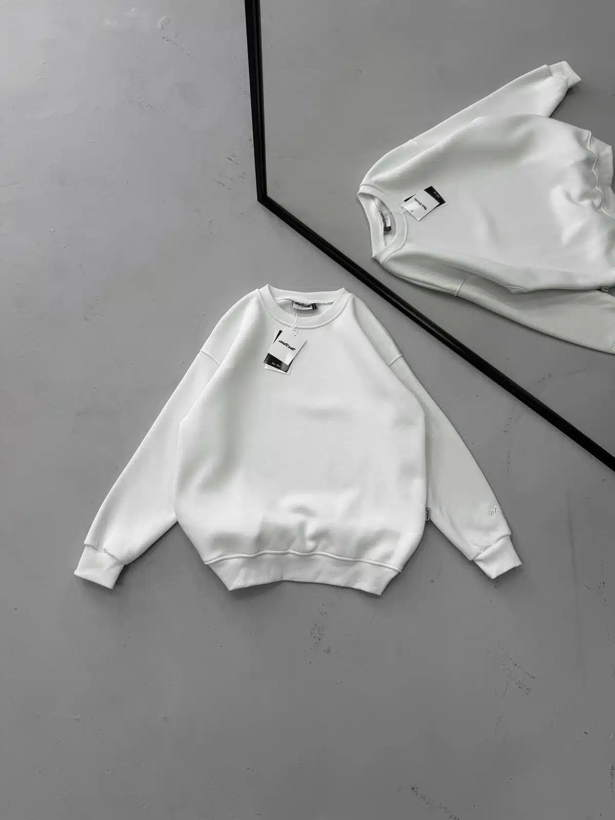 WhatsApp Image 2026-09-03 at 10.46.05 (1) Premium İmzalı Seri Basic 3 İplik Oversize Sweatshirt – Beyaz - Görsel 1