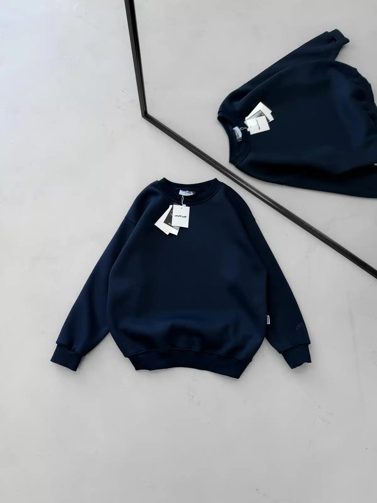 WhatsApp Image 2026-09-03 at 10.46.09 (1) Premium İmzalı Seri Basic 3 İplik Oversize Sweatshirt – Lacivert - Görsel 1