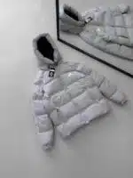 AD Göğüs Baskılı Arabiyeli Kapüşonlu Şişme Mont - Krem - Görsel 3