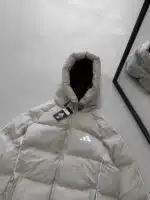 AD Göğüs Baskılı Arabiyeli Kapüşonlu Şişme Mont - Krem - Görsel 2