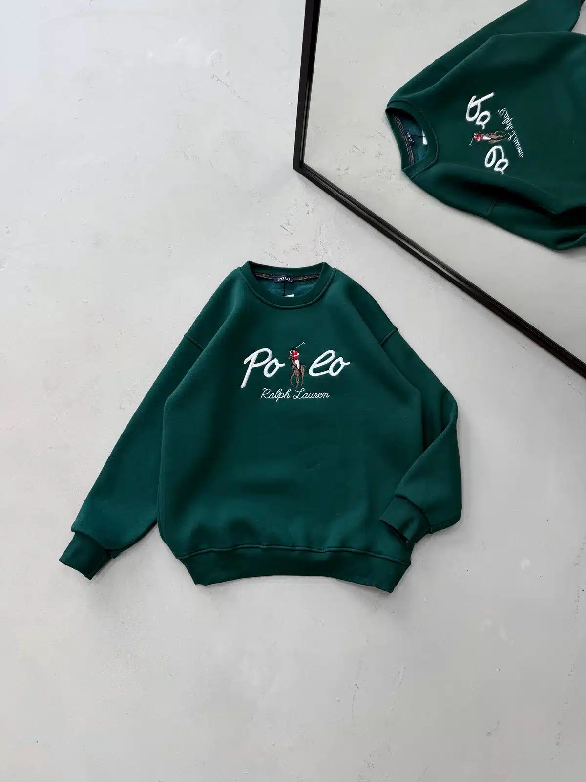 WhatsApp Image 2026-09-04 at 22.25.24 P Göğüs Nakış Detaylı 3 İplik Oversize Sweatshirt – Yeşil - Görsel 1