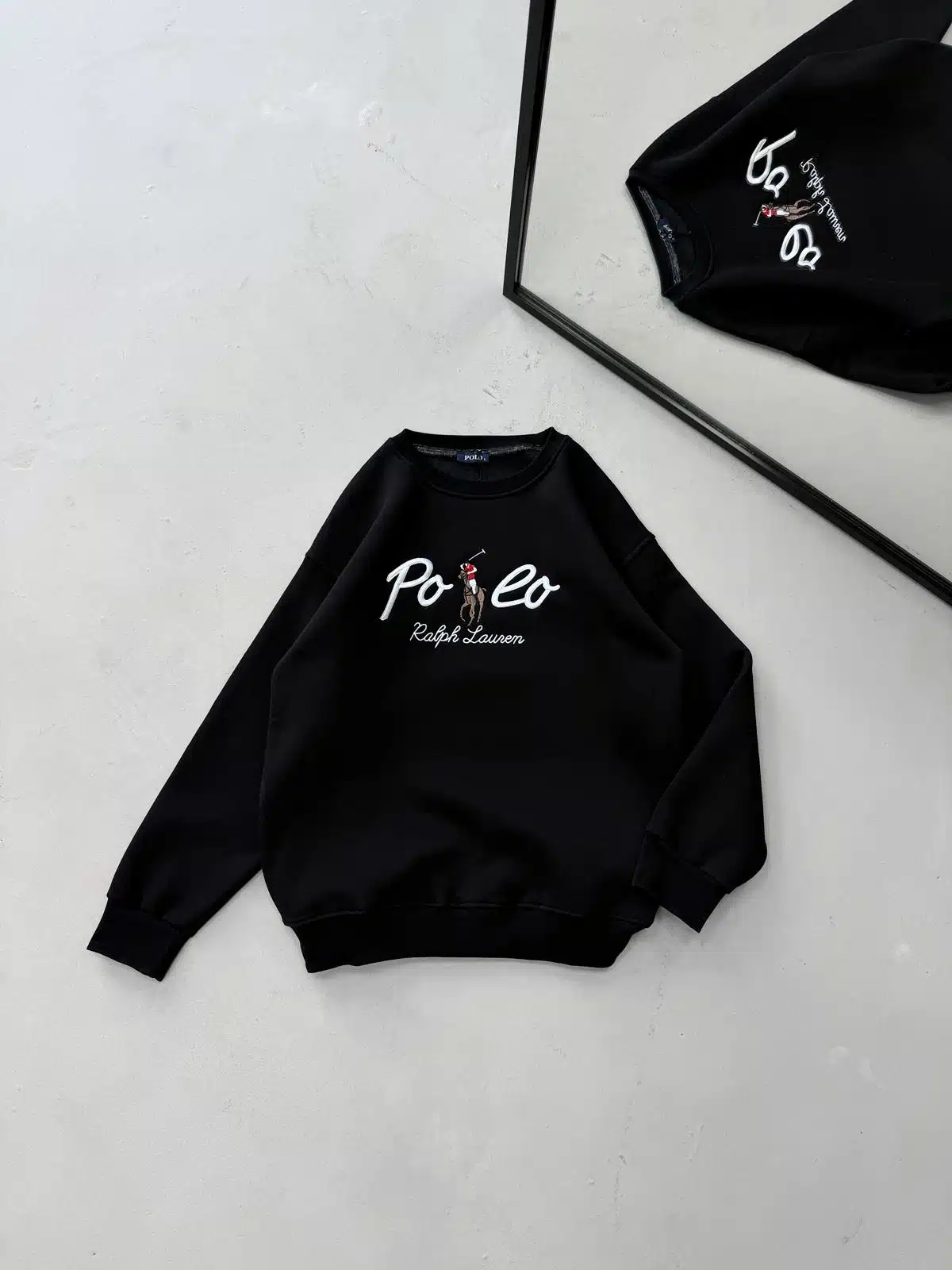 WhatsApp Image 2026-09-04 at 22.25.39 (3) P Göğüs Nakış Detaylı 3 İplik Oversize Sweatshirt – Siyah - Görsel 1